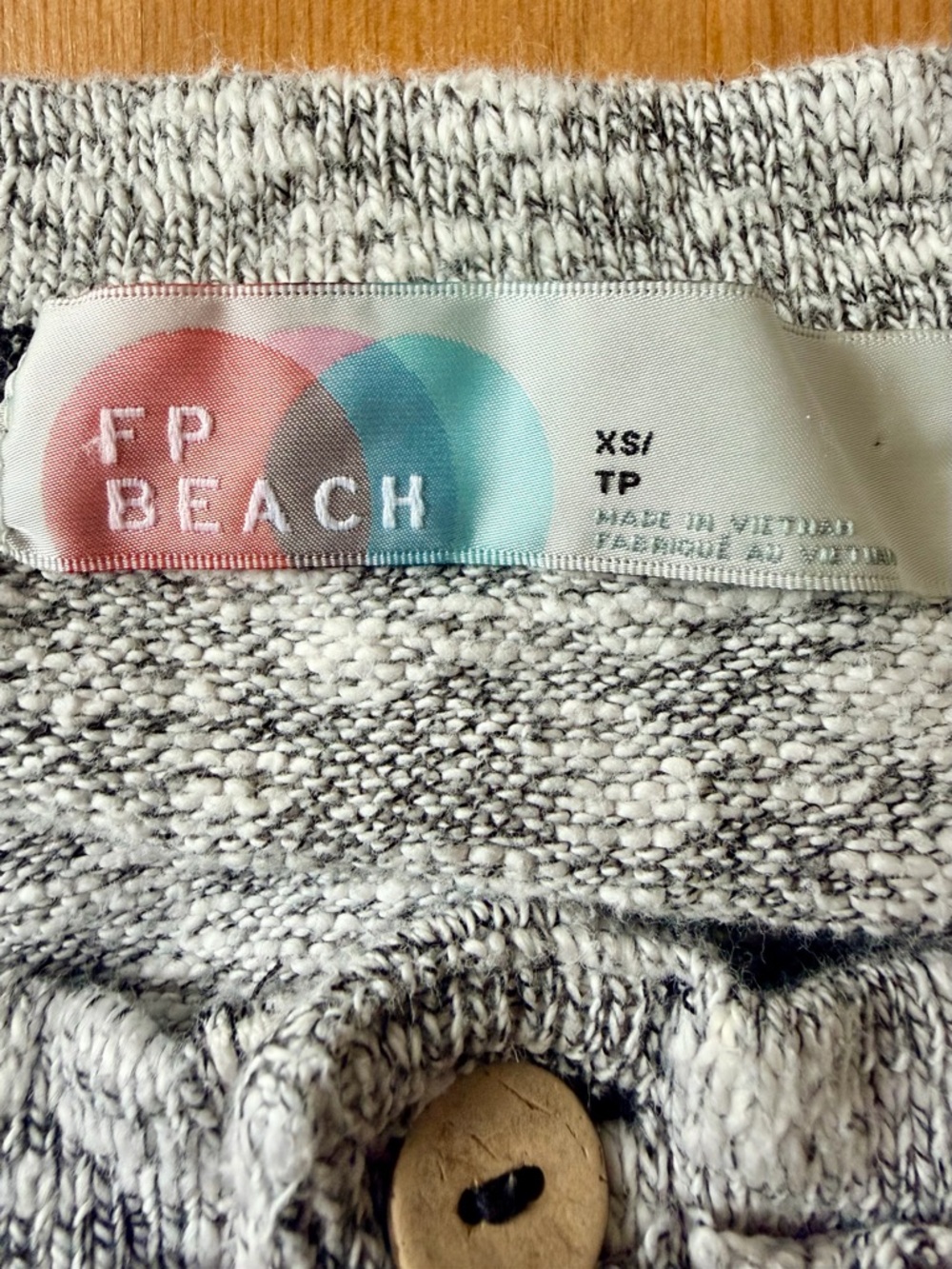 Free People FP Beach Cozy Knit Henley Top XS Gray Marled Oversized Raw Hem - Picture 4 of 7